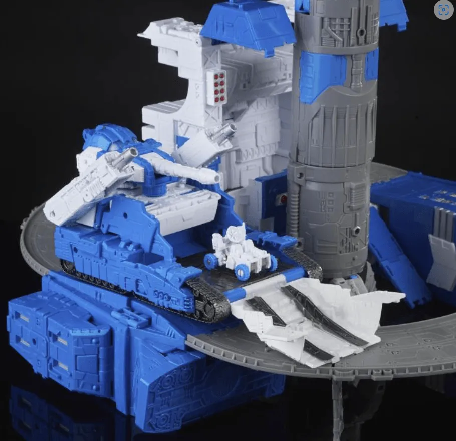 Transformers Generations Selects Titan Class Guardian Robot and Lunar-Tread/ Hasbro